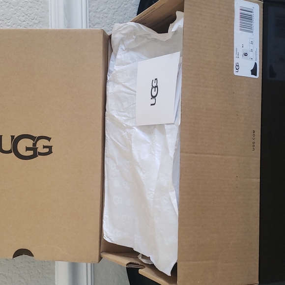 New! Ugg Olli High Top Leather Sneaker - Picture 8 of 15